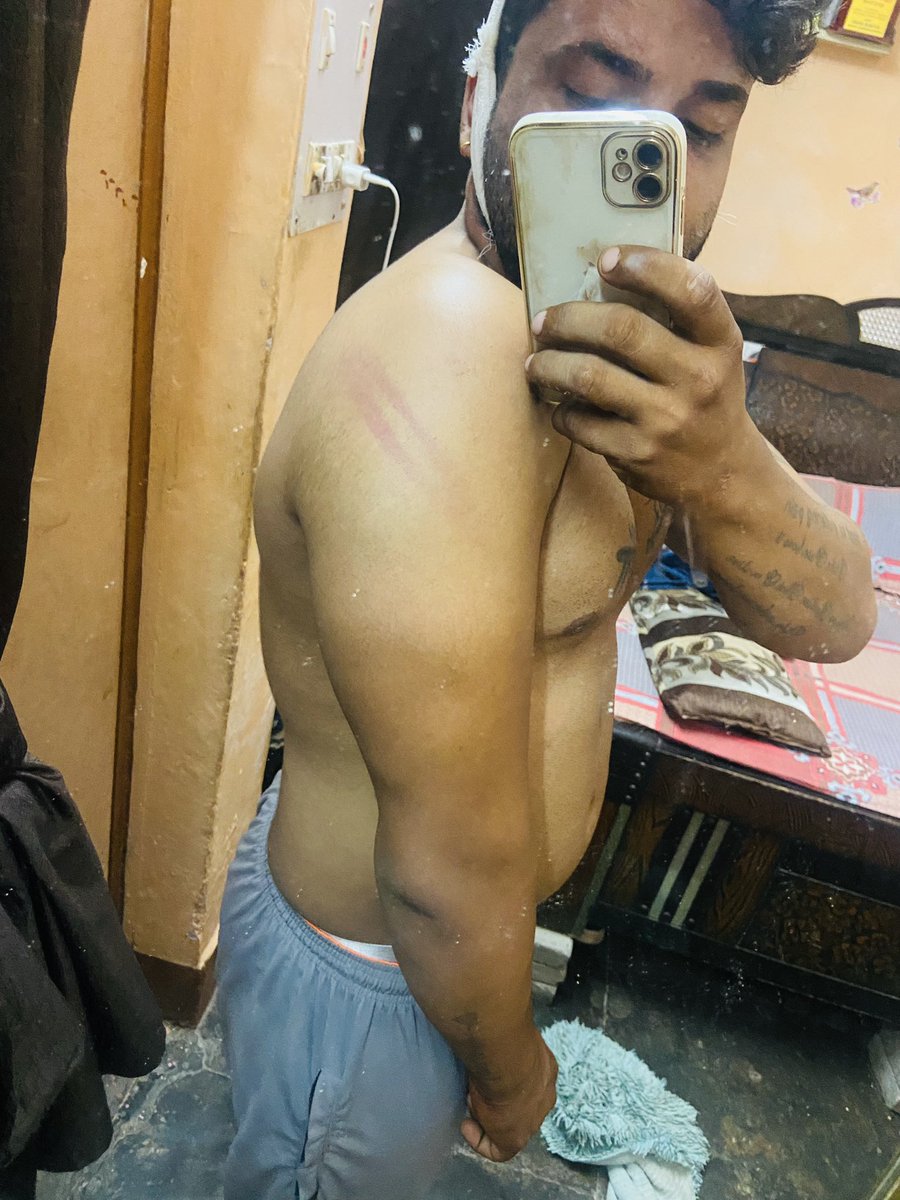 Ravinch72376238's tweet photo. gaur city chowki me 7 din se meri complaint likhi hui hai lekin koi nahi sun rha hai daily daily bula kar pareshan kar rahe hai @myogioffice @myogiadityanath @PMOIndia @IPSMUNIRAJ @TOILucknow @Uppolice https://t.co/AXGsLUJbF0
