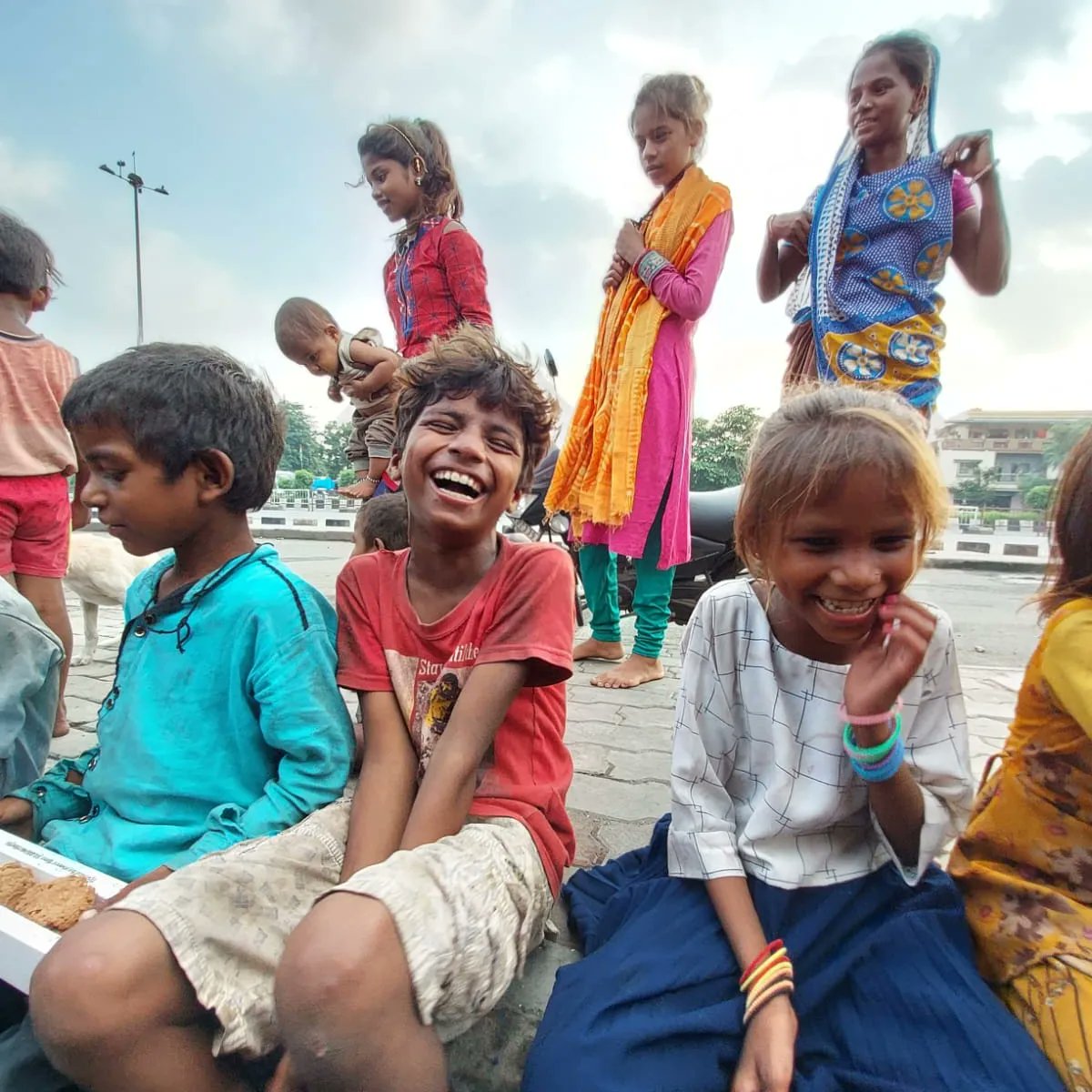 Serving_Ranger's tweet photo. Children of poor people have no mobile phones, no Toys, no delicious food and no costly clothes....

Still they are very happy and their smile is extensive 🧿❣️

Indeed you can never buy happiness with money.💯

#servingranger #Live #sharing #love #liftinguphandofhelp https://t.co/x3iFLLyM2A