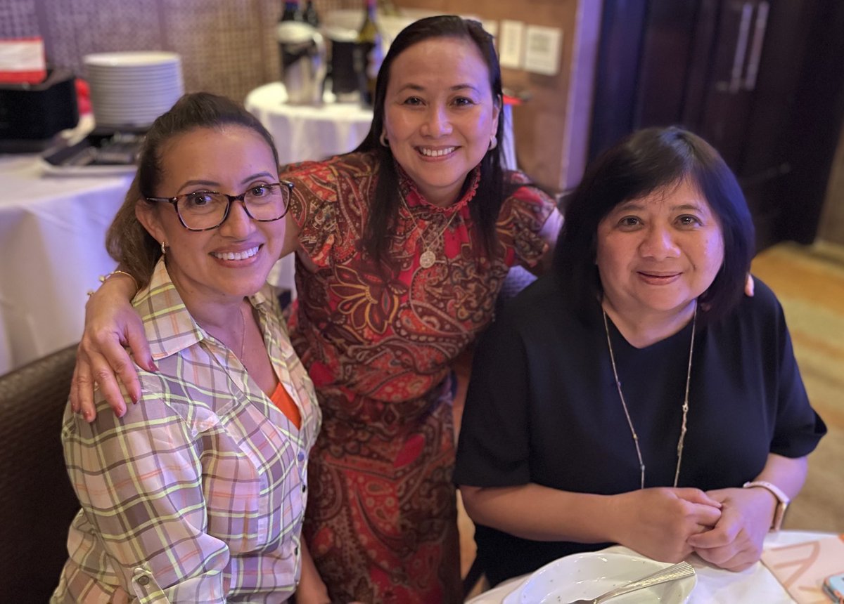 MSN_RNLiliana's tweet photo. Supporting collaboration through research for the benefit of our patients #GIRO #GISO #GIMO Rad Onc Beth DeGracia and Jovi https://t.co/HT9lz4Mrfs