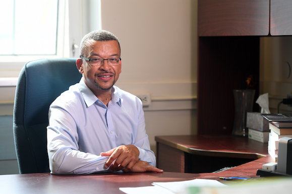 We are proud to introduce Dr. Kevin Hewitt as Dal Science's first associate dean, equity and inclusion. A #DalhousieU professor, co-founder of @imhotepslegacy, and former Senate chair, read more about what Dr. Hewitt brings to the role: bit.ly/3q27JA7