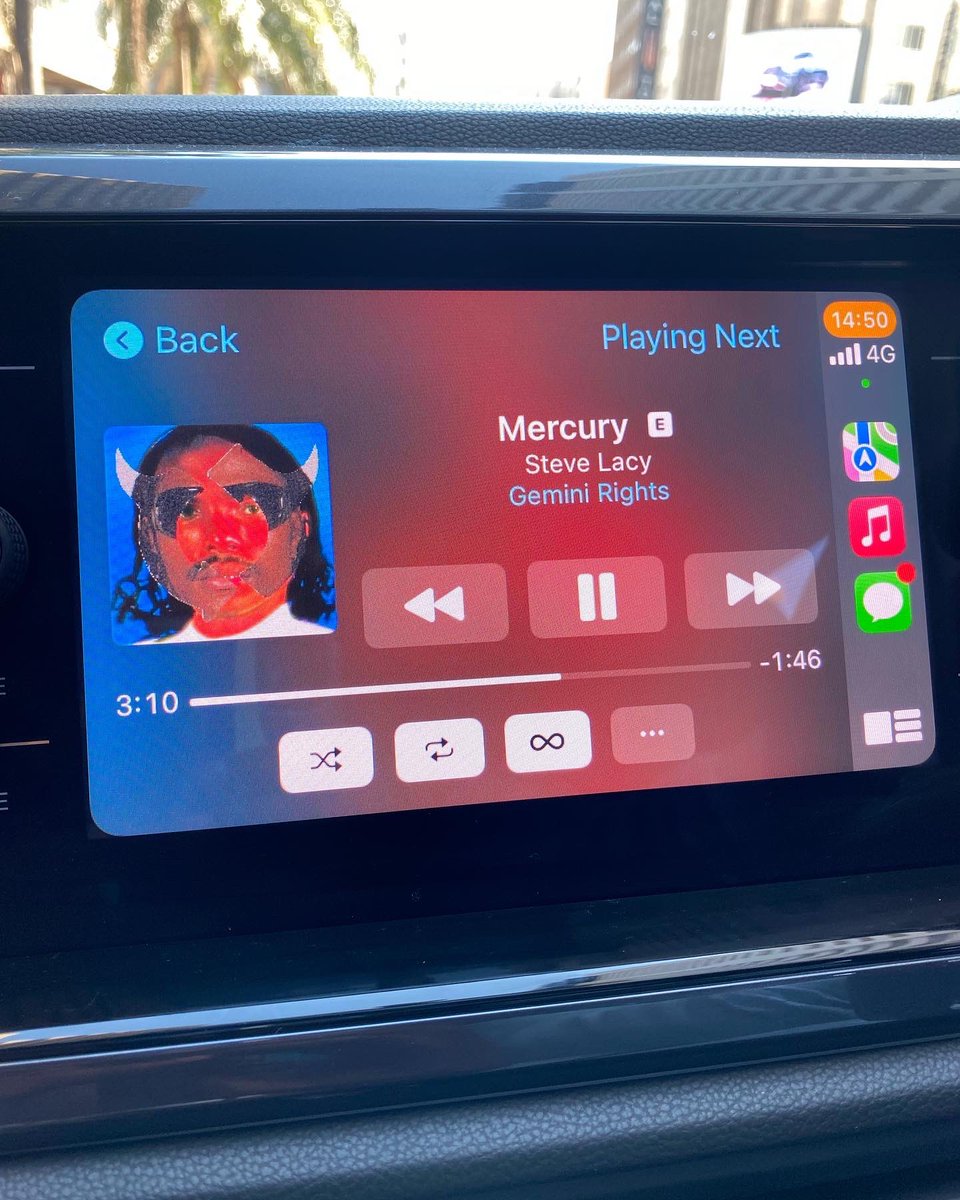 Mkrobert_'s tweet photo. Hey Siri please play my song https://t.co/8GjnEhF58B