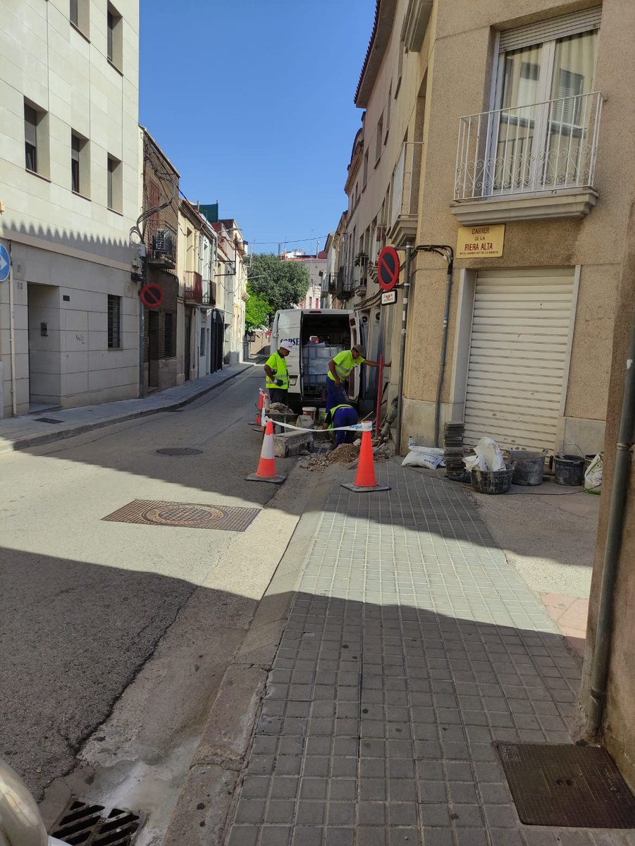 UstrellMariona's tweet photo. @Aj_Sabadell @socmartafarres el Carrer Major no està preparat per assumir el trànsit de l'Eix Macià de https://t.co/L6FUFVz2ri desviar-lo urgentment per Layret i Prats.Per favor. Falta senyalització. @AVLaCreuAlta @UnBarriPerViure @protegimnos @sindicasabadell @iSabadellcat https://t.co/i8BWyQftae