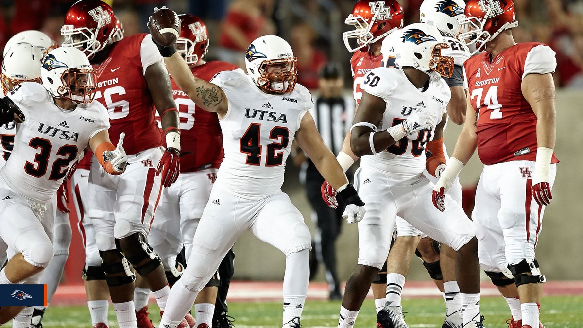 UTSAFTBL's tweet photo. #TBT to the 2014 season opener, a 27-7 win over Houston in the first game played at TDECU Stadium.

#210TriangleOfToughness 
#LetsGo210 | #BirdsUp 🤙 https://t.co/gDKLOL68vu