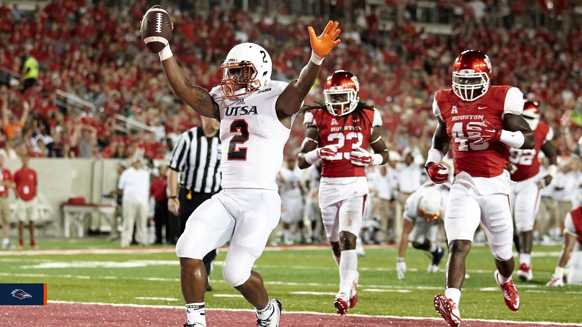 UTSAFTBL's tweet photo. #TBT to the 2014 season opener, a 27-7 win over Houston in the first game played at TDECU Stadium.

#210TriangleOfToughness 
#LetsGo210 | #BirdsUp 🤙 https://t.co/gDKLOL68vu
