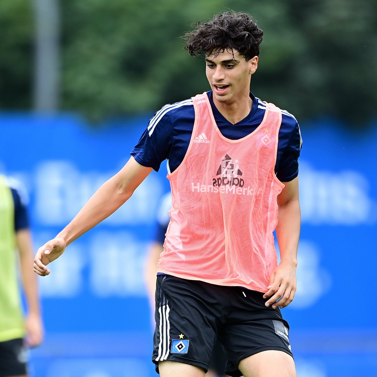 🗒️ Parte Médico.

El joven jugador, Omar Megeed estará de baja unas 4-6 semanas por una rotura del quinto metatarsiano del pie izquierdo 

#nuderHSV #HSV