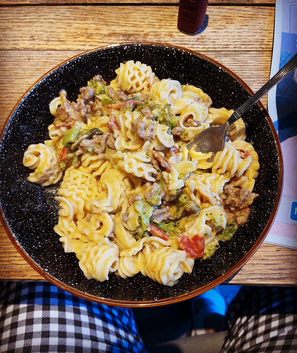 itsfionaagain's tweet photo. Gorgeous dinner and company with @EmmaJPTA #fancymacncheese #ibelieveinbluebell #frienddate https://t.co/2Wkuxa3p5W
