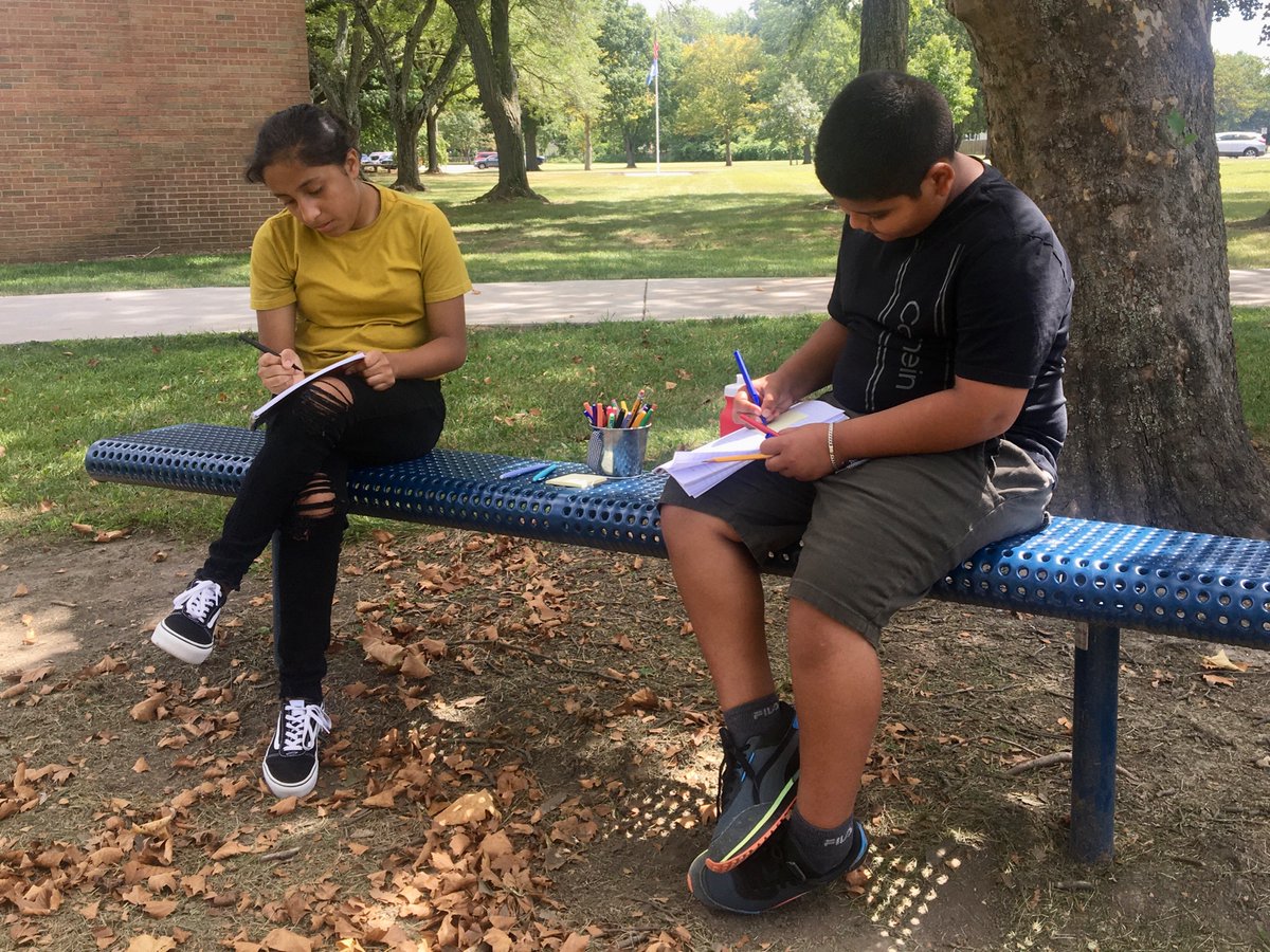 It’s a beautiful day outside to write about Dreamers by @yuyimorales ! Students also wrote down their own dreams for 5th grade. @bsidefive #itsworthit #WeLoveWorthingtonSchools