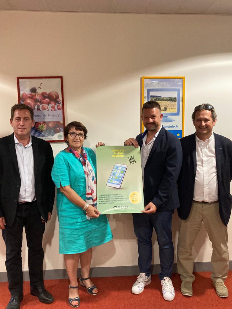 ChLambert_FICT's tweet photo. Avec @CUMAFrance nous sommes acteurs de #territoires 
Mutualiser l’ #investissement en matériel agricole pour renouveler et innover plus : modernité, compétitivité, qualité de #travail et lien social.
Travaillons ensemble pour plus de #projets face aux nombreux enjeux . https://t.co/fRf0JAkUK7