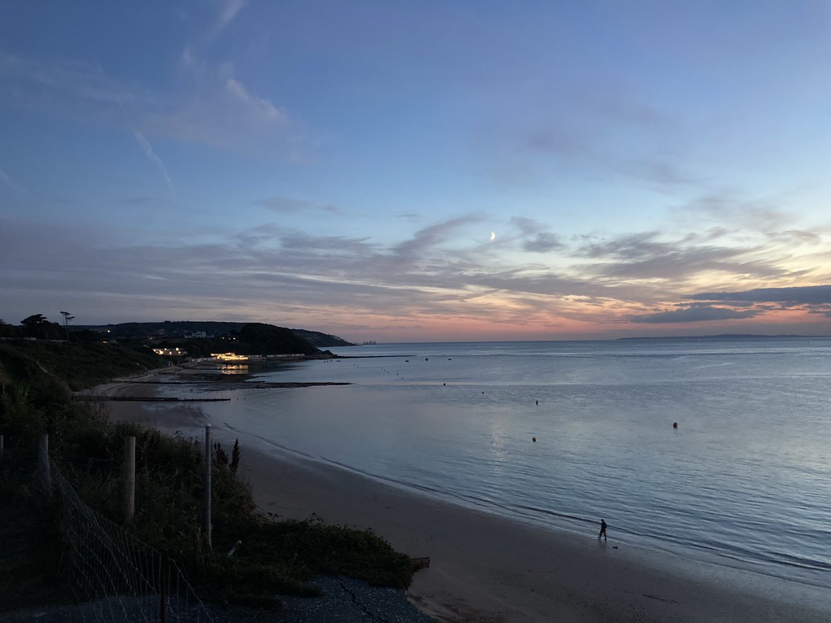 helsvarc's tweet photo. Birthday sunset was pretty good on the IOW to ππππ§‘ .. last pic curtesy of my Bro @Varcs #topphotographer #IsleofWight #Islandlife #chilled #sunset #Colwellbay #photography https://t.co/hKYTEvUUuc