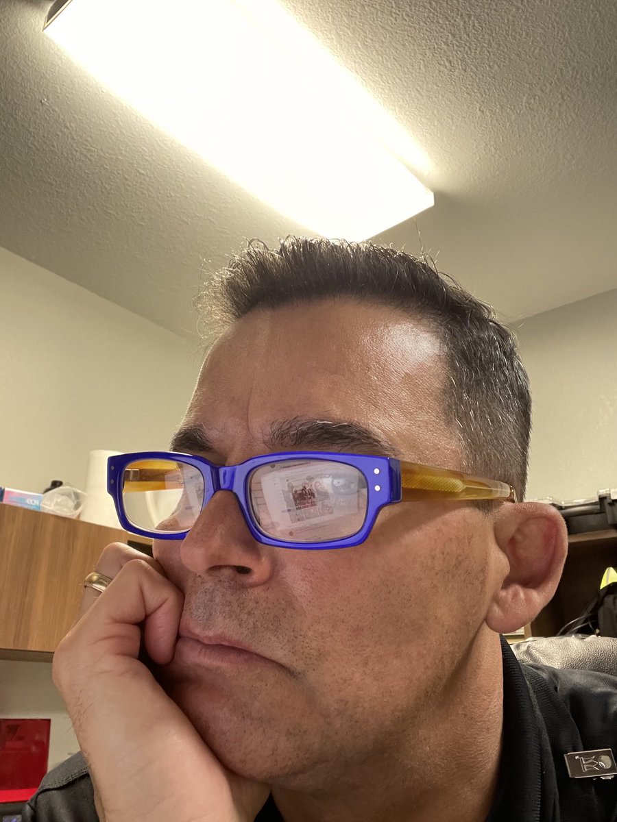 asmilefixer's tweet photo. Who needs to see the world through rose colored glasses when you can have maize and blue ones?
#eyebobs https://t.co/EROZzJygfZ