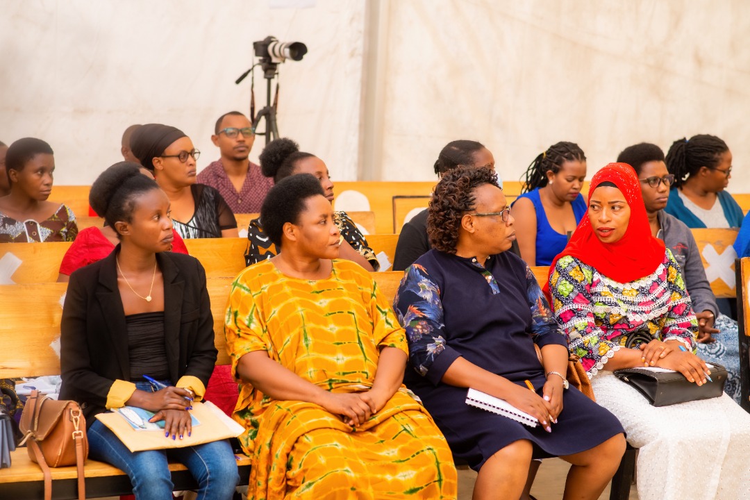munespoo's tweet photo. Successful Community Engagement and Involvement workshop @KibagabagaH  spoke by @HubRwanda yesterday. congratulations to the organizers,  we look forward to sharing the recording on the @HubRwanda YouTube channel soon   @Fostino21  @NIHR_GSU @mikebahrami @emamunyaneza 
#CEI https://t.co/G6O1CWMUlC