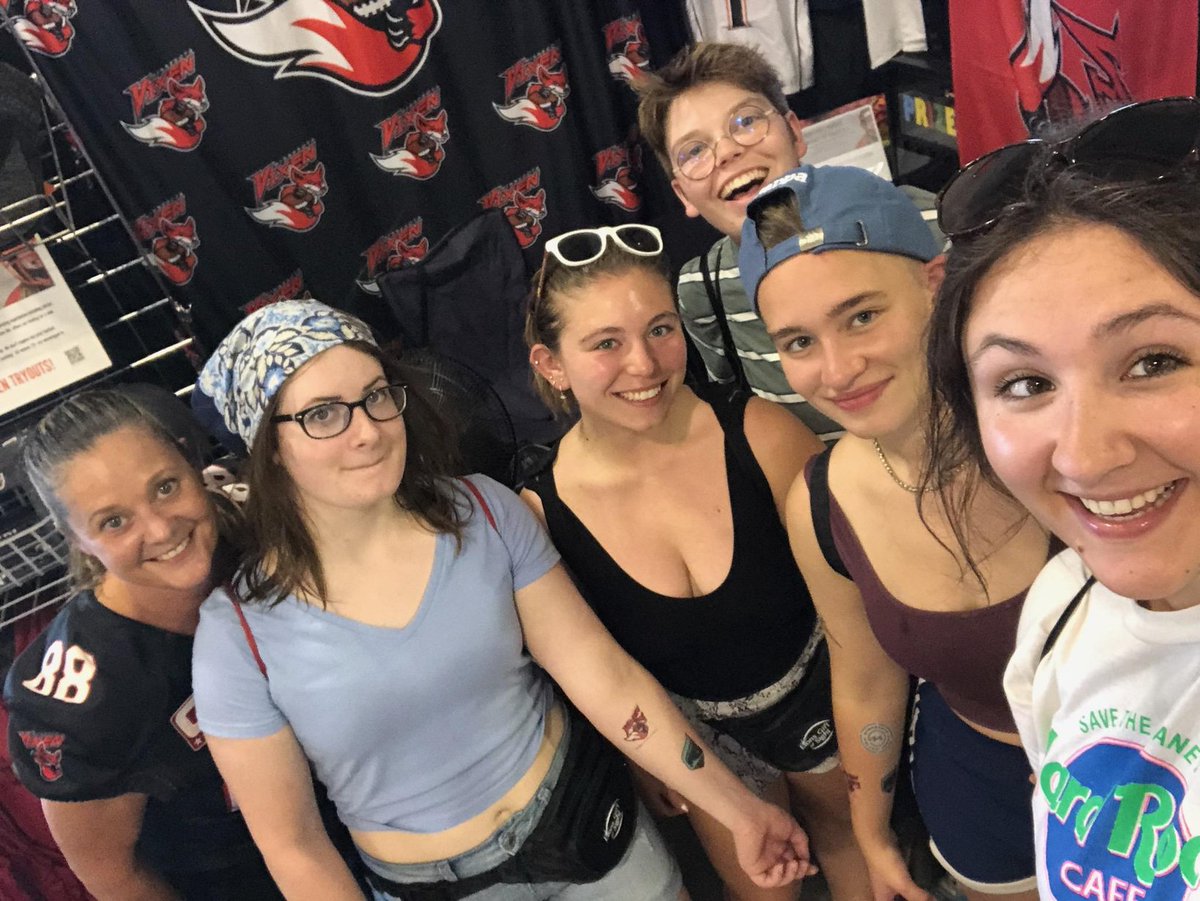 MN_Vixen's tweet photo. Hanging with some friends from University of Minnesota Womens Rugby!! Stop by our booth at the State Fair and say hi!
#VixenOnAStick #BeAVixen #VixenPride #WomensTackleFootball #StrongWomen #WFAfootball #MNVixen #MNStateFair https://t.co/8dFbptWv4D
