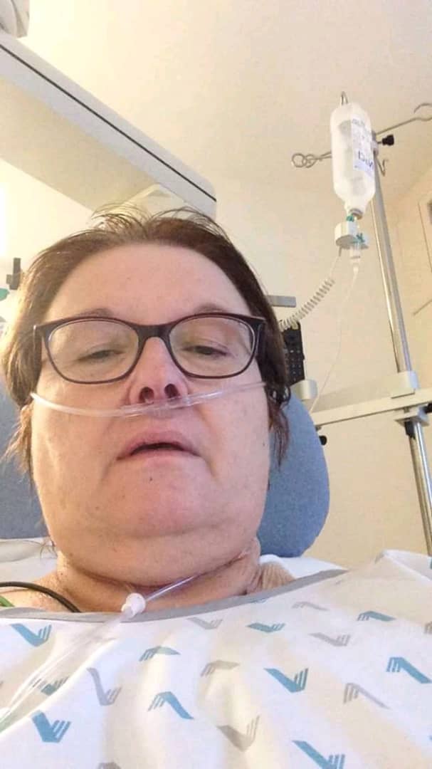 Mi chiamo Croline Rabastin, una donna di nazionalità francese ricoverata in una clinica a Nizza per un cancro alla gola. Ho davvero bisogno delle vostre preghiere. Che Dio benedica tutti coloro che leggono il mio messaggio.