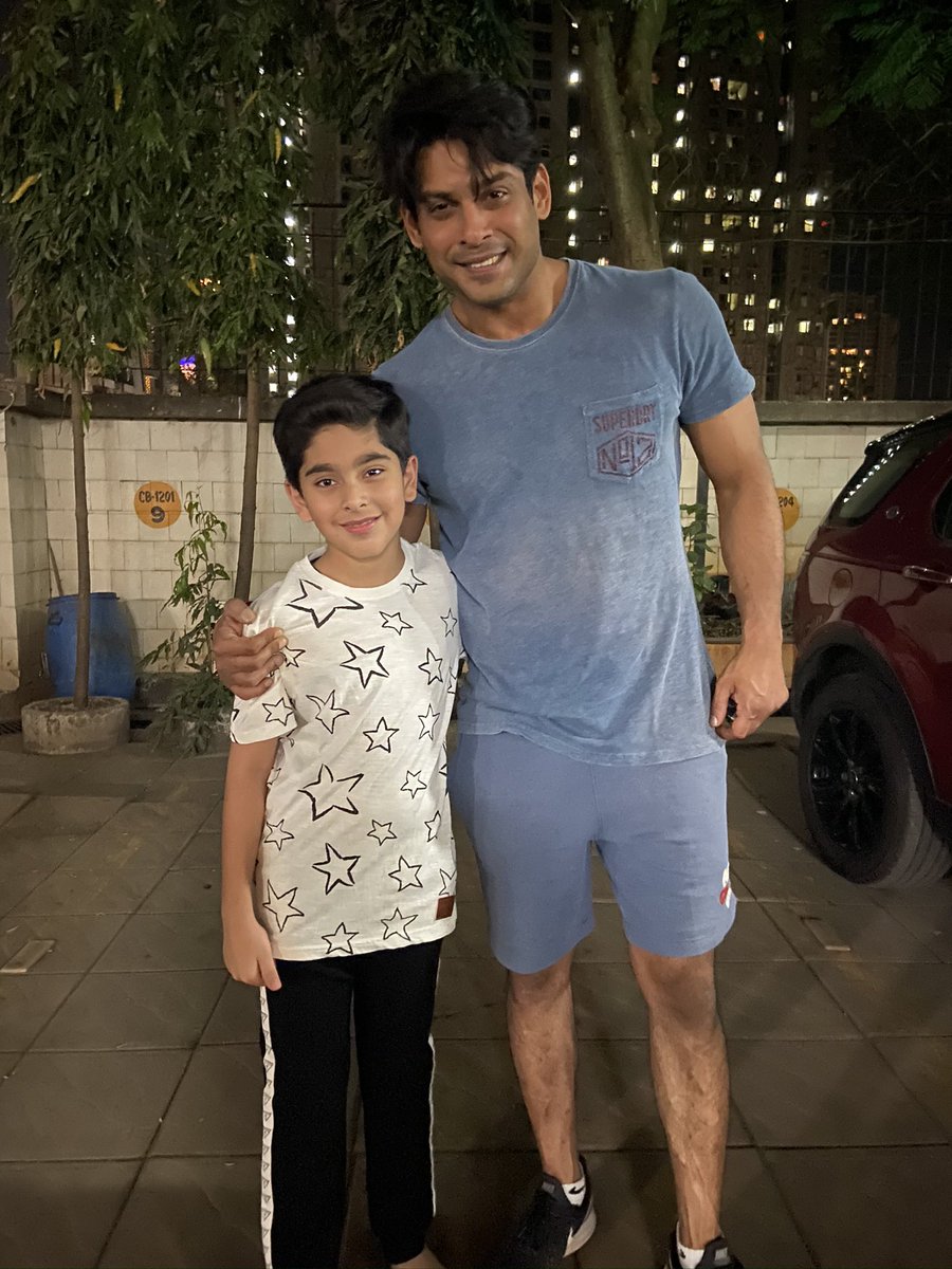 My friend #SidharthShukIa the one who gave the warmest hugs always… seen here with my nephew Zayd who loved him and adored him so much.. miss seeing in the building Sid and miss ur hugs ! #SidharthShuklaLivesOn tu sabse bada star tha, hai aur rahega!