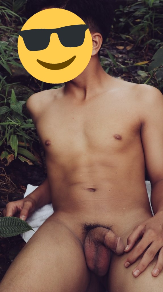 upi_awi's tweet photo. Ada yang mau malam jumatan sm saya gak ya? https://t.co/EZmXqdCPdB