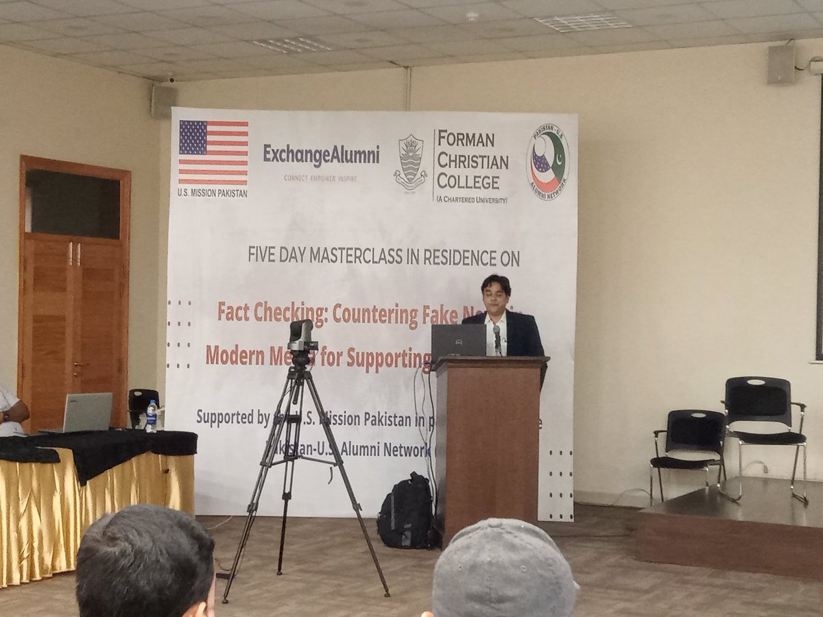 RachelAHasan's tweet photo. Mr Adeel Ahmad Aamir discussed about spotting fake news at the Masterclass supported by US Mission Pakistan in partnership with PUAN. @Altaafkhaan @Mehwish_Bat00l @AdeelAhmadAamir
#FactCheck #FCCU #PUAN https://t.co/TM2IA6aaOF
