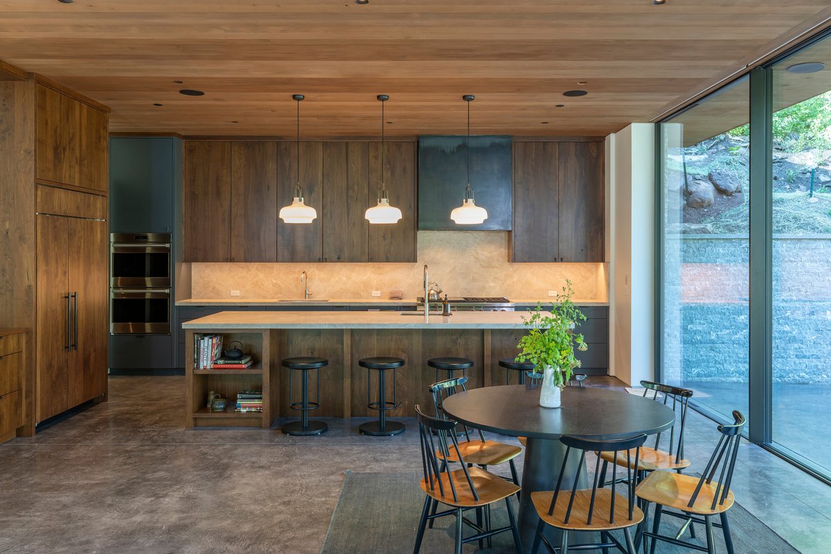 AnnetteTandeR's tweet photo. Modern and appealing design has a strong presence throughout this #luxuryhome. #interiors  https://t.co/hPbHf9wmdp https://t.co/iWfyXyUN1w