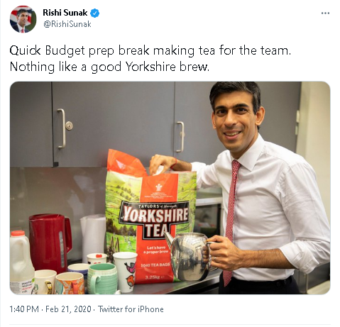 MythomaniacsUK's tweet image. Here is Rishi Sunak, back in 2020, with two new kettles and saving the country £20/year [BJ maths].

Shrewd Chancellor !

#Kettle #KettleGate #RishiSunak #Tea #YorkshireTea #CostOfLivingCrisis