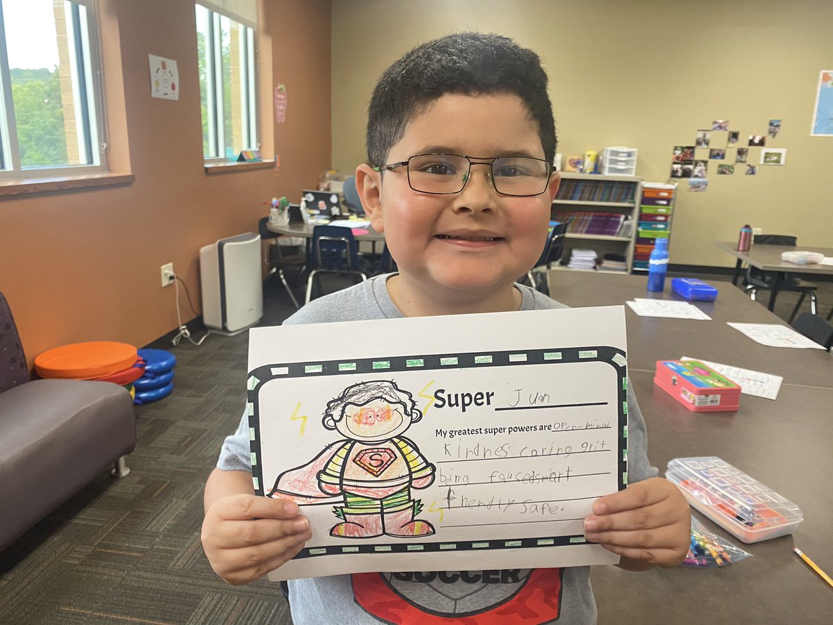 Amy_Andersen_'s tweet image. Students at College View are learning how they can use their self-management skills and social skills to show grit! #schoolimprovement #AtLs #cvpyp