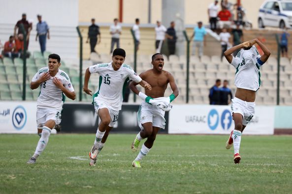 منتخب الجزائر U17 يفوز بكأس العرب للناشئين Fbl2TP3X0AAfTXE?format=jpg