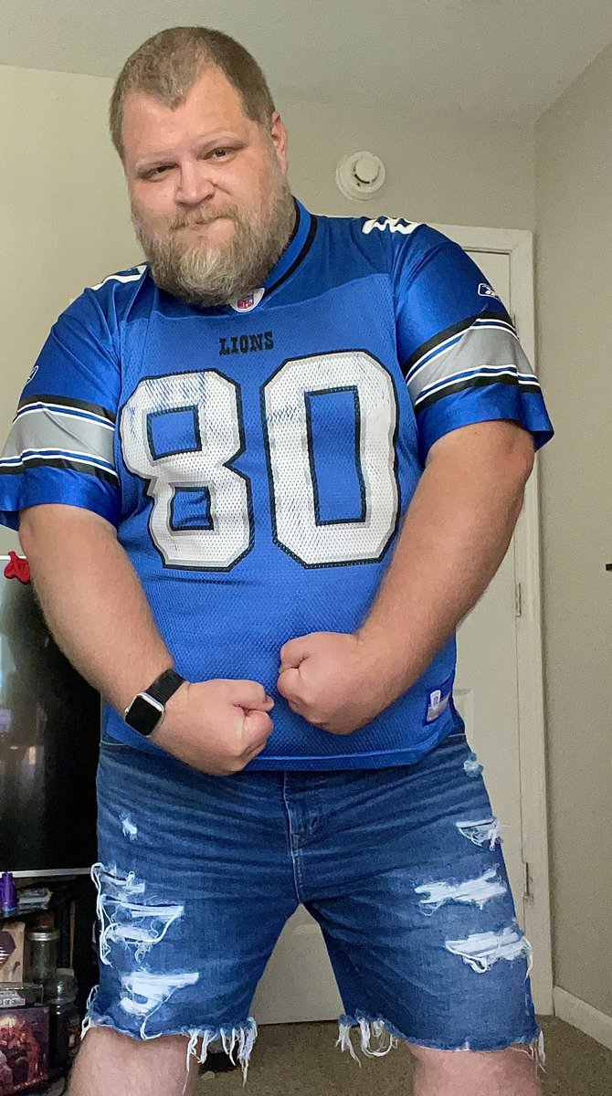 Who else is ready for football season? RT if you are? 😉🏈