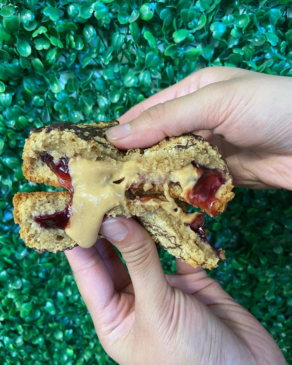 pandoughrasbox's tweet photo. Peanut Butter Jelly Cookie or Peanut Butter Jelly Sandwich? 

Choose your pick? #peanutbutter #cookies #BackToSchool #smallbusiness #toronto https://t.co/bO6glRQMFf