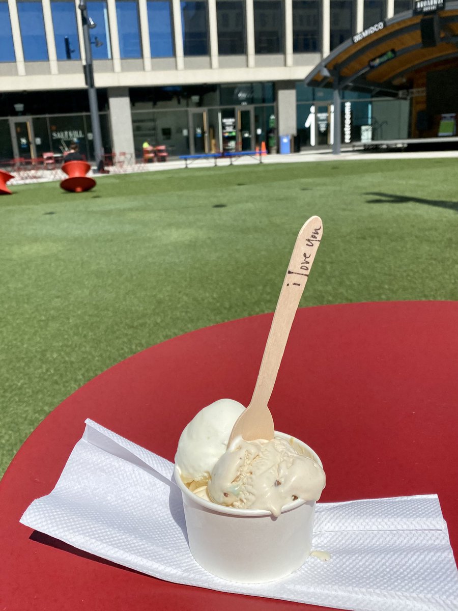 Today’s warm temps call for ice cream as part of impromptu meetings <a href="/FargoBdwySquare/">Fargo Broadway Square</a> 🍨

#FargoParks #ILoveFargo #DowntownFargo