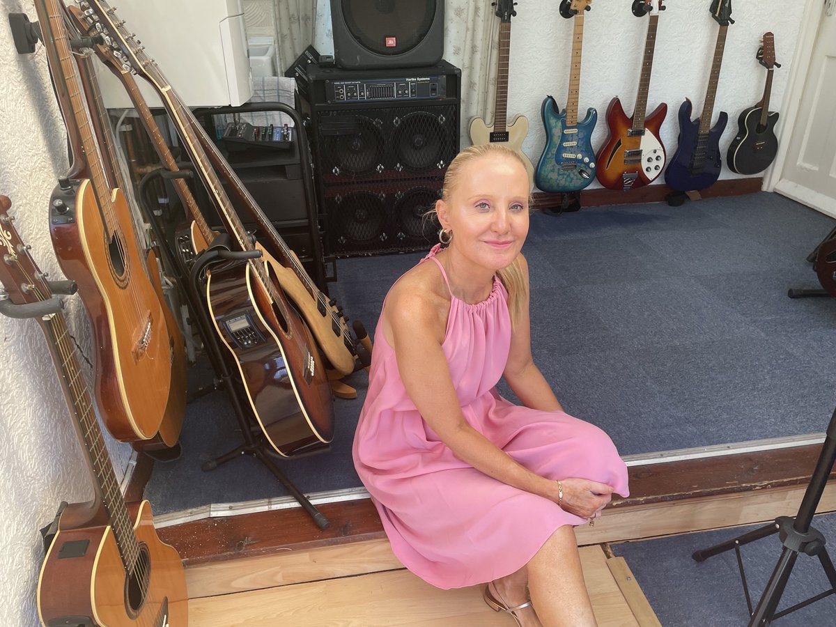 AnuladeOfficial's tweet photo. One of my favourite things to do is record new music. It’s been great being back in the studio recording my new album.
In the meantime here’s a link to my last album, which is on all music platforms: https://t.co/QbuwbXcYao
#Anulade #recording #newmusic #appletreestudios https://t.co/WcV5iEqfKs