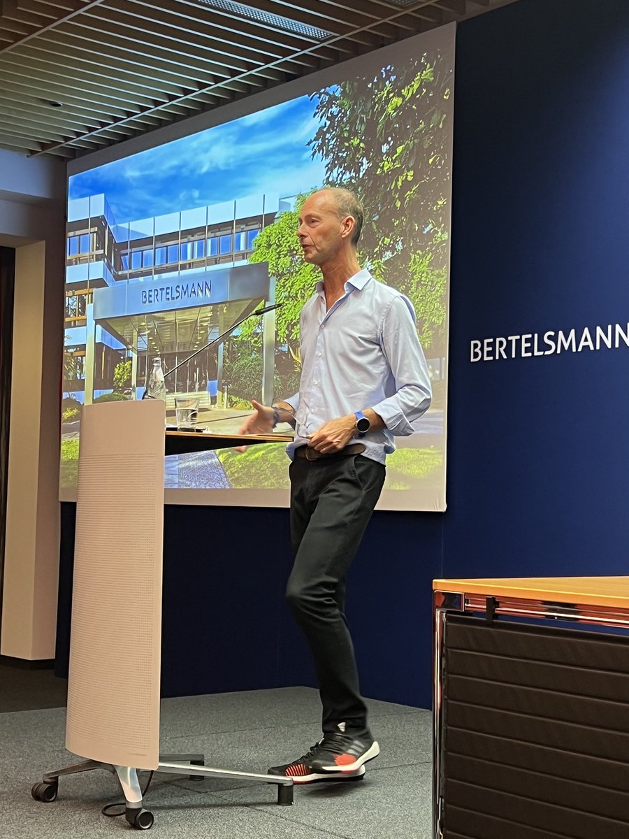 ThomasRabe's tweet photo. Our first Bertelsmann Management Report with colleagues at the Corporate Center in Gütersloh in three years. Positive financials from our interim report! Liz and Christoph Mohn, the Works Council, and my fellow Executive Board members were present. https://t.co/3tNw97Xctt