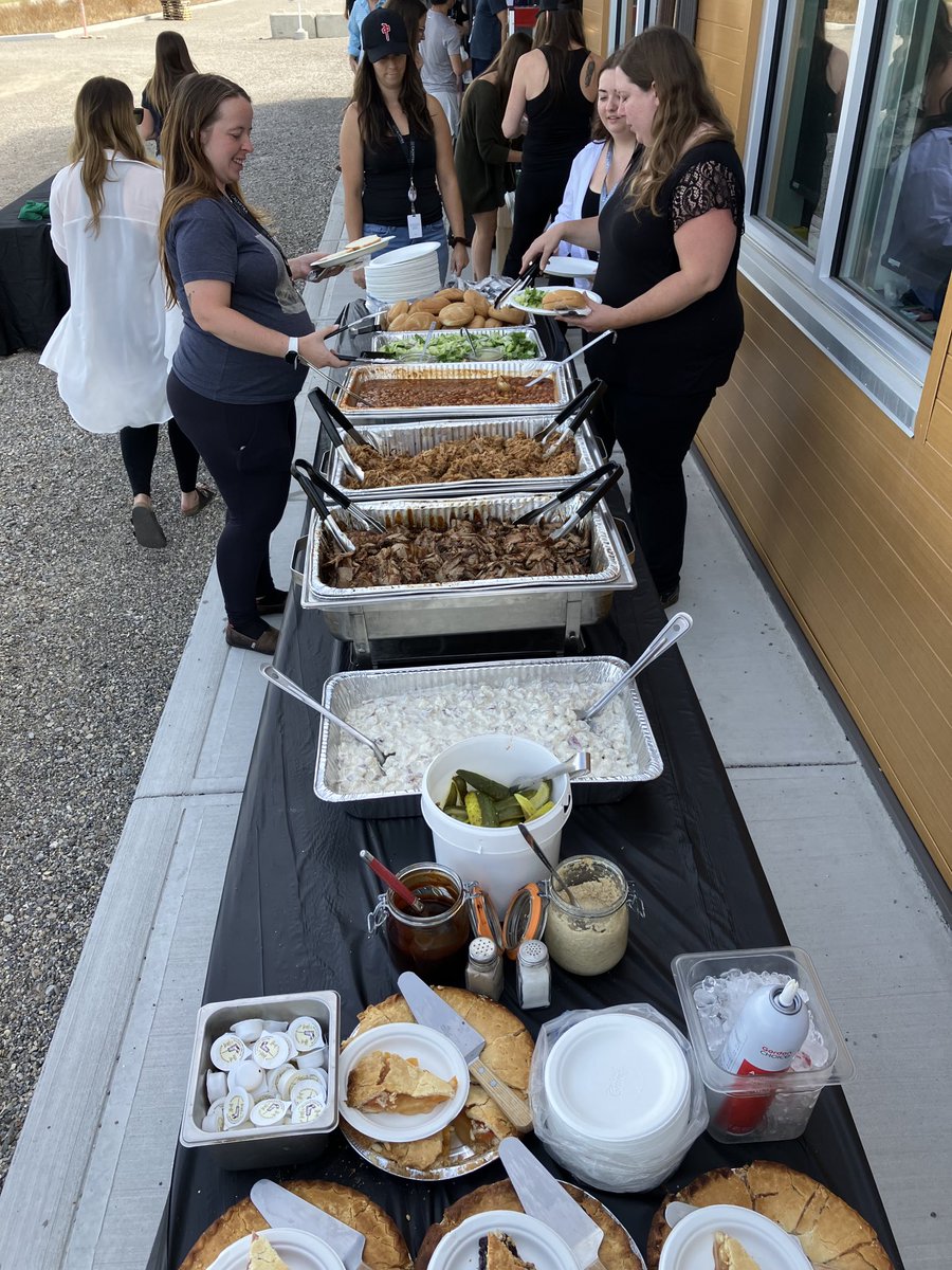 TomJack09228326's tweet photo. Kodiak Bbq ….. we have lost track of how many company bbqs we have done this summer !!! At Kodiak it’s a party every day of the week!! Cheers to the summer of ‘22 #kodiakbbq https://t.co/BcNkCYpYij