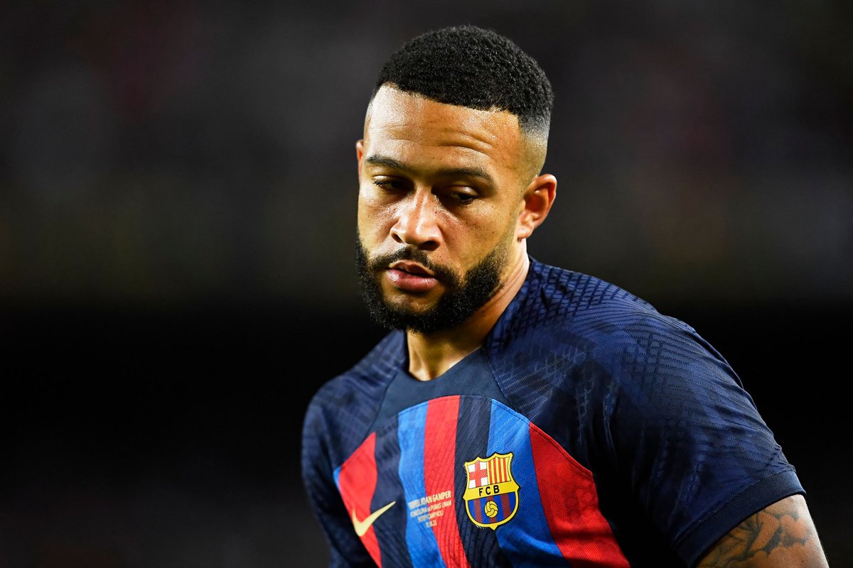 Keep an eye on Memphis Depay. It’s not over yet — there are talks with his camp working on potential last minute solution. It could be part of domino for Barcelona to sign new player. 🚨🔵 #FCB

Negotiations ongoing and run against time. #DeadlineDay