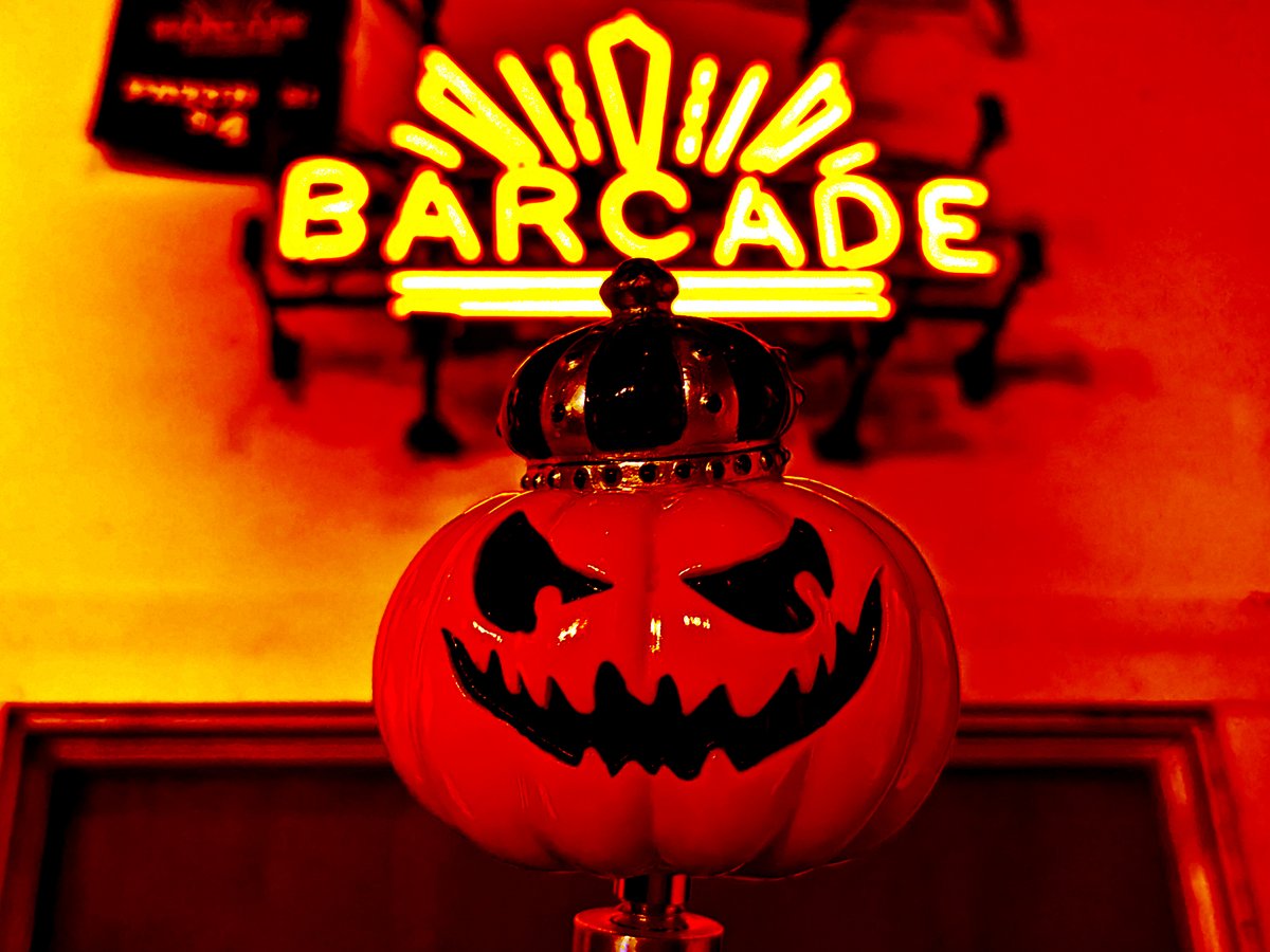 barcade's tweet photo. FALL BEER IS HERE! Oktoberfest and Pumpkin beers are now on tap at ALL nine Barcade locations!!* ​🎃🍺

​*Drink placed on game by professional and under the supervision of authorized Barcade staff. Do not attempt. #Barcade #Pumpkin #Beer #CraftBeer https://t.co/iAH6BOuwXt