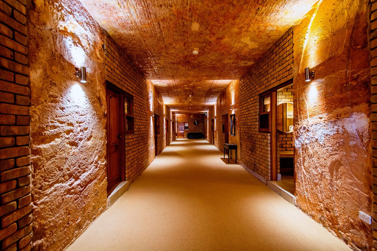 TheWorldsBestH1's tweet photo. The Top 25 Out of the Ordinary Hotels in The World, From The Tripadvisor 2022 Travellers Choice Ratings: 23. The Lookout Cave Underground Motel,
Coober Pedy, Australia https://t.co/Fcqt1sYm6z https://t.co/1LK8PuqG9z
