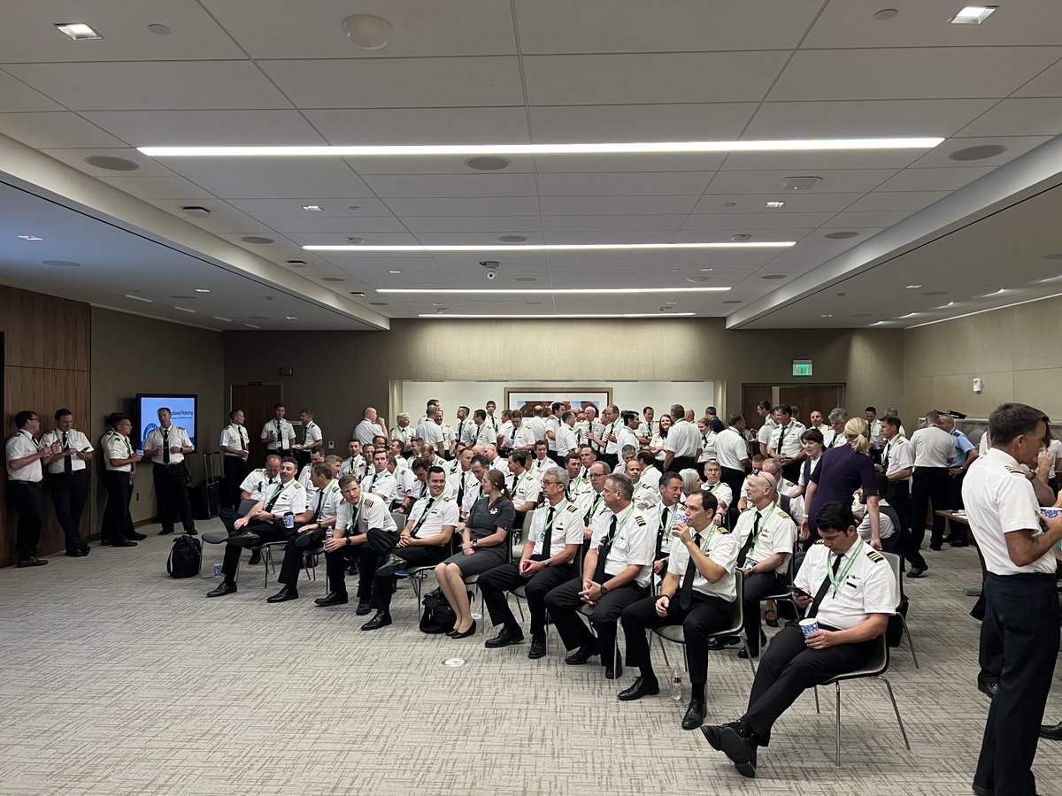 Delta_Pilots's tweet photo. .@slcairport is another major @Delta hub we are picketing at to show the @Delta_Pilots are willing to go the distance to get the contract we have earned!
#DeltaPilots #DeltaPilotContractNow #DeltaPilotsReadyToStrike #LaborRiskIsBackOnTheTable #HatsOff #SLC https://t.co/laIxd0peVp