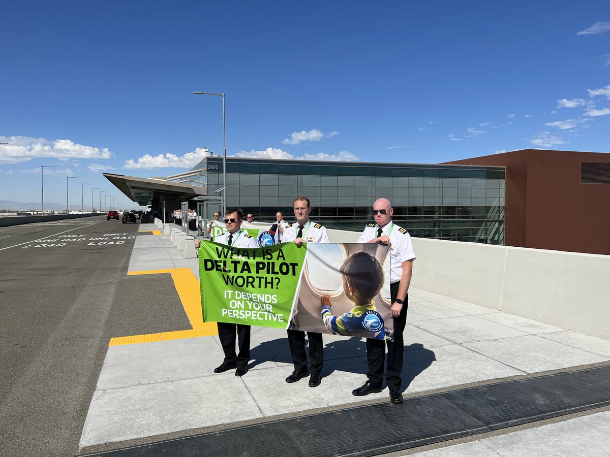 Delta_Pilots's tweet photo. .@slcairport is another major @Delta hub we are picketing at to show the @Delta_Pilots are willing to go the distance to get the contract we have earned!
#DeltaPilots #DeltaPilotContractNow #DeltaPilotsReadyToStrike #LaborRiskIsBackOnTheTable #HatsOff #SLC https://t.co/laIxd0peVp
