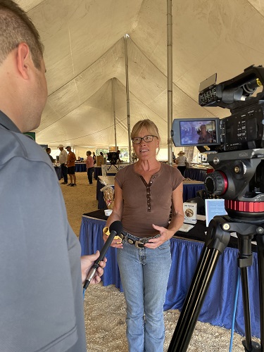 sdvalueadded's tweet photo. Thank you @SeamerCoop with @dakotanews_now for stopping by Value Added Ag Development Center Day at the @SDStateFair to help share the news about some of the #sdvalueadded businesses in #SouthDakota. @BadlandsDistill https://t.co/Fg1uAbwMll