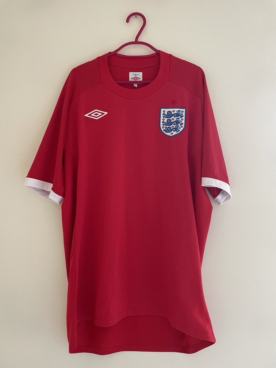 willireland7's tweet photo. @shirt_x England 2010 Away Large - £15
England 2012 Away Extra Large - £15

£3 postage and I’ll do both for £25! https://t.co/ddWUFsr4fy