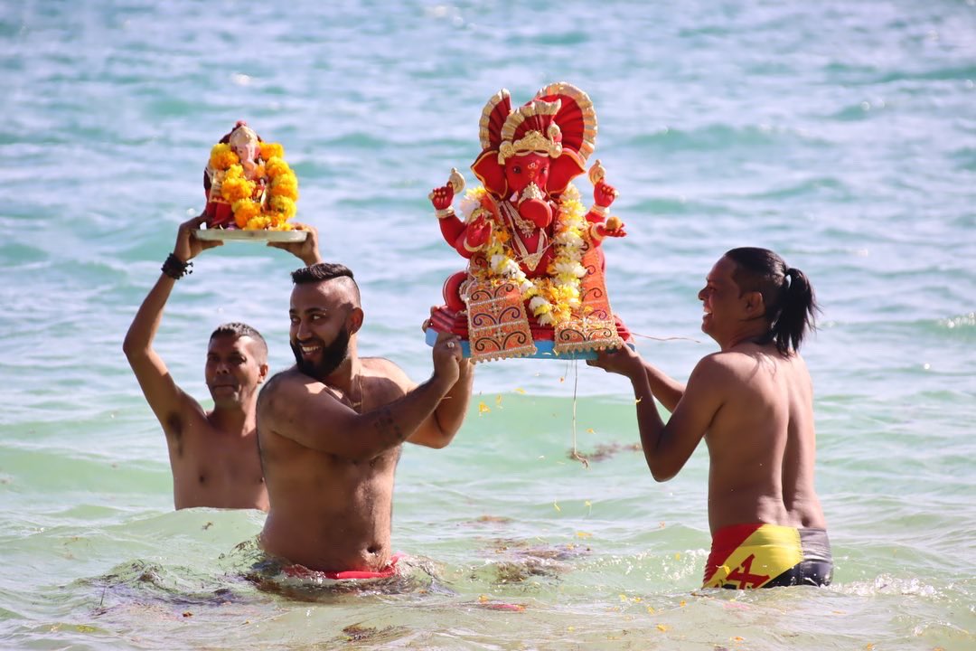 phenomene83's tweet photo. Om gan ganapataye namo namah #GaneshChaturthi2022 #Mauritius #thursdayvibes #travelphotography #PhotoOfTheDay @500pxrtg @500px @ThePhotoHour @CanonFrance @cntraveller @elite_traveler https://t.co/xetEaI2CZ7