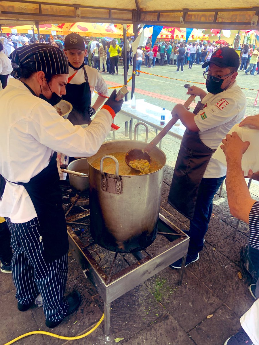 KarolPastranaR's tweet photo. Empezó la Feria más Bonita !
#BGA400años
#Mutefest https://t.co/kSGg5ZIiI2