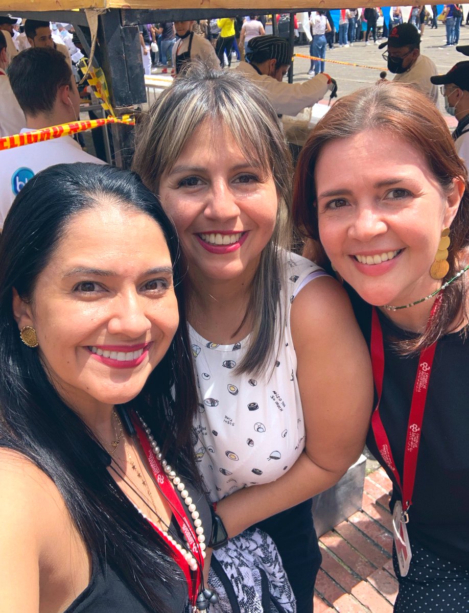 KarolPastranaR's tweet photo. Empezó la Feria más Bonita !
#BGA400años
#Mutefest https://t.co/kSGg5ZIiI2