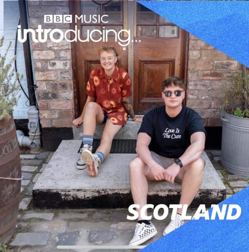 Tune in now to <a href="/BBCRadioScot/">BBC Radio Scotland</a> show #TravellingFolk to hear The Willows debut EP.