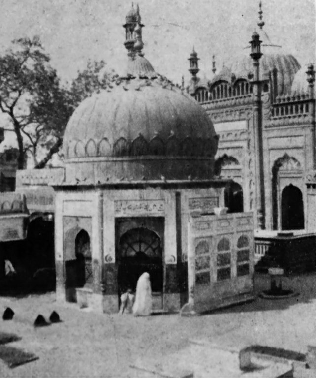 .:List of some Panjābī Sunni scholars and saints:.

There are many scholars and saints who have graced the land of Panjāb with their knowledge and piety, and who spread and defended Islām, striving against disbelief and heresy.

Some are mentioned here.