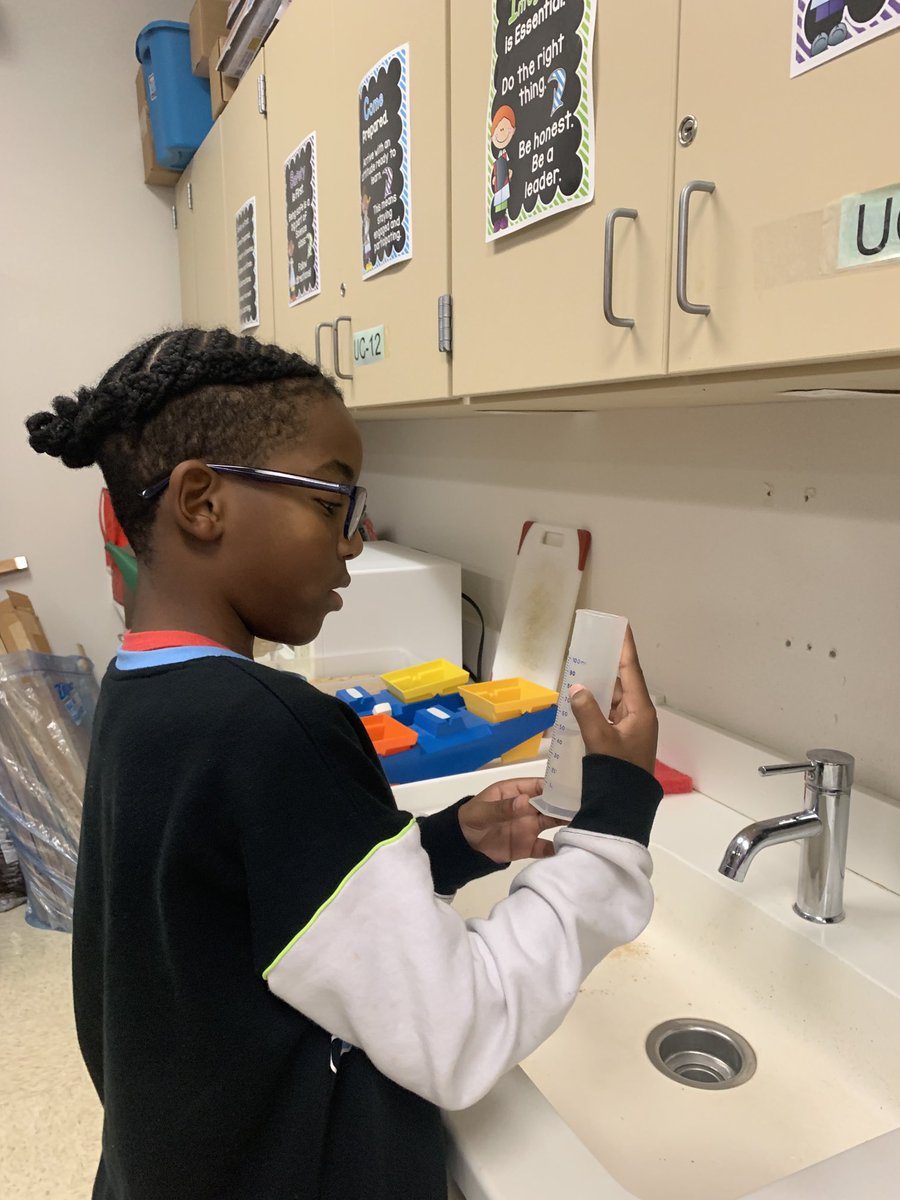 4th Graders exploring Properties of Matter in the science lab! ⁦<a href="/HumbleISD_OE/">Oaks Elementary</a>⁩ #everychildeveryday