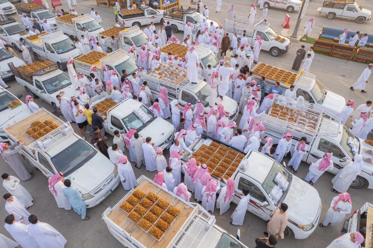 SighaAlshammri's tweet image. #مهرجان_تمور_بريدة  الأكبر في السعودية، يعمل على تطوير استراتيجية التسويق للتمور ، وجذب القوة الشرائية وتصديرها داخل المملكة وخارجها..

#شكرا للقائمين على المهرجان وجهودهم والتغطية الاعلامية المميزة للمهرجان 👏🏼

#القصيم 
@k_alrogi 
@Buraidah_sa