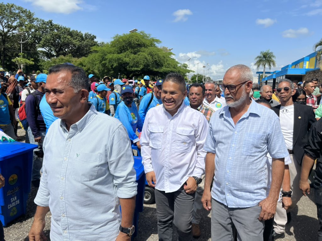 alexandermirele's tweet photo. Hoy me siento feliz del deber cumplido gracias a nuestros concejales a nuestro hermano Gobernador @albertogalindez la empresa privada y sobre todo nuestros contribuyentes. Doy gracias a Dios. Vamos vamos San Carlos. Vamos Cojedes. https://t.co/LZ7chSu3H9