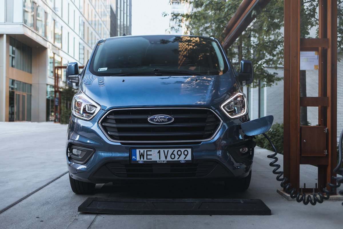 FordDostawcze's tweet photo. 👉#FordPro #FordDostawcze
▪️ A to i my się podładujemy na jutro😉
Dobrej nocy
#TransitCustom PHEV #GoElectic⚡️ #GoTransit #GoFordPro https://t.co/RLZ3LUH0q6