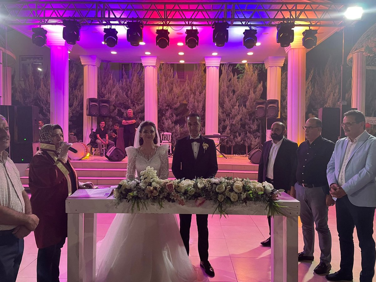 Bugün Değerli Aile Dostumuz Mehmet İhsan KARAALP ve Amine KARAALP Kardeşlerimizin Düğününe Katıldık Şahit Olduğum Bu Evliliğe Allah’tanBir Ömür Boyu Mutluluklar Diliyorum.