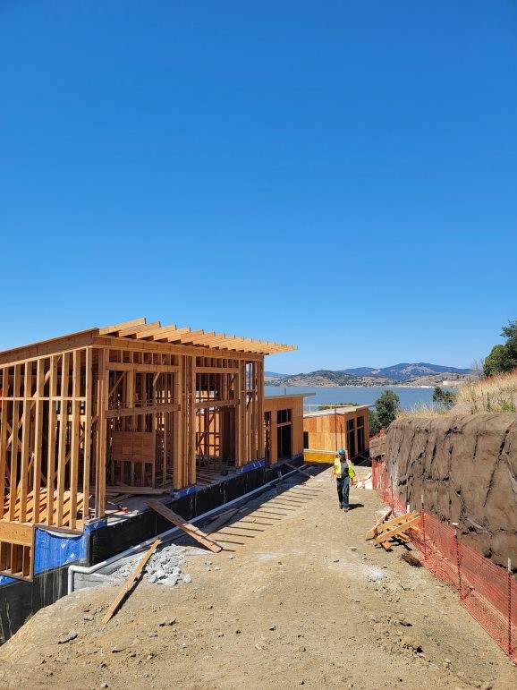 Construction progress is coming along nicely on the 16 lots of the Marin County Oak Shore homes project. Views are coming into.. view!⁠

Learn more about the project here
bararch.com/oak-shore-resi…
⁠