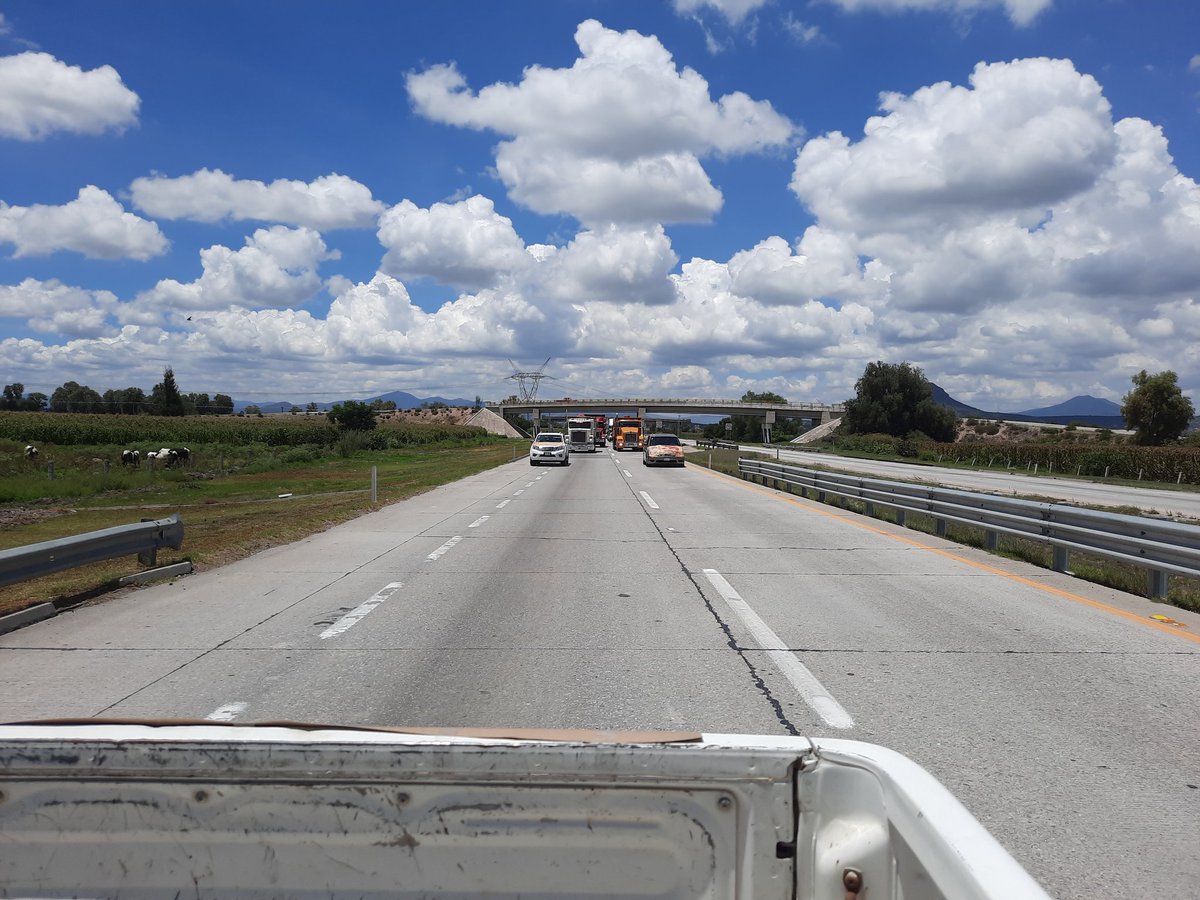 ahorsenamedwar's tweet photo. Bloqueo en Arco Norte. Basta de corrupción. Pagamos luz, queremos luz #PlantaHidalgo #CFEcorrupta #fueravelazquez #FueraMarin https://t.co/szp6Lr30iA