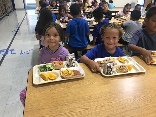 Students enjoying lunch today at Victor Ornelas! <a href="/USD457Nutrition/">USD 457 Nutrition and Wellness</a>  #457Bestofthebest  #FuelingKSKids